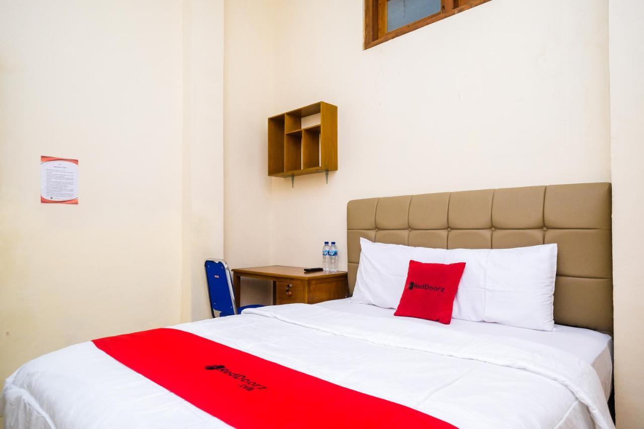 Reddoorz Syariah @ Griya Thamrin Manahan Solo Екстер'єр фото