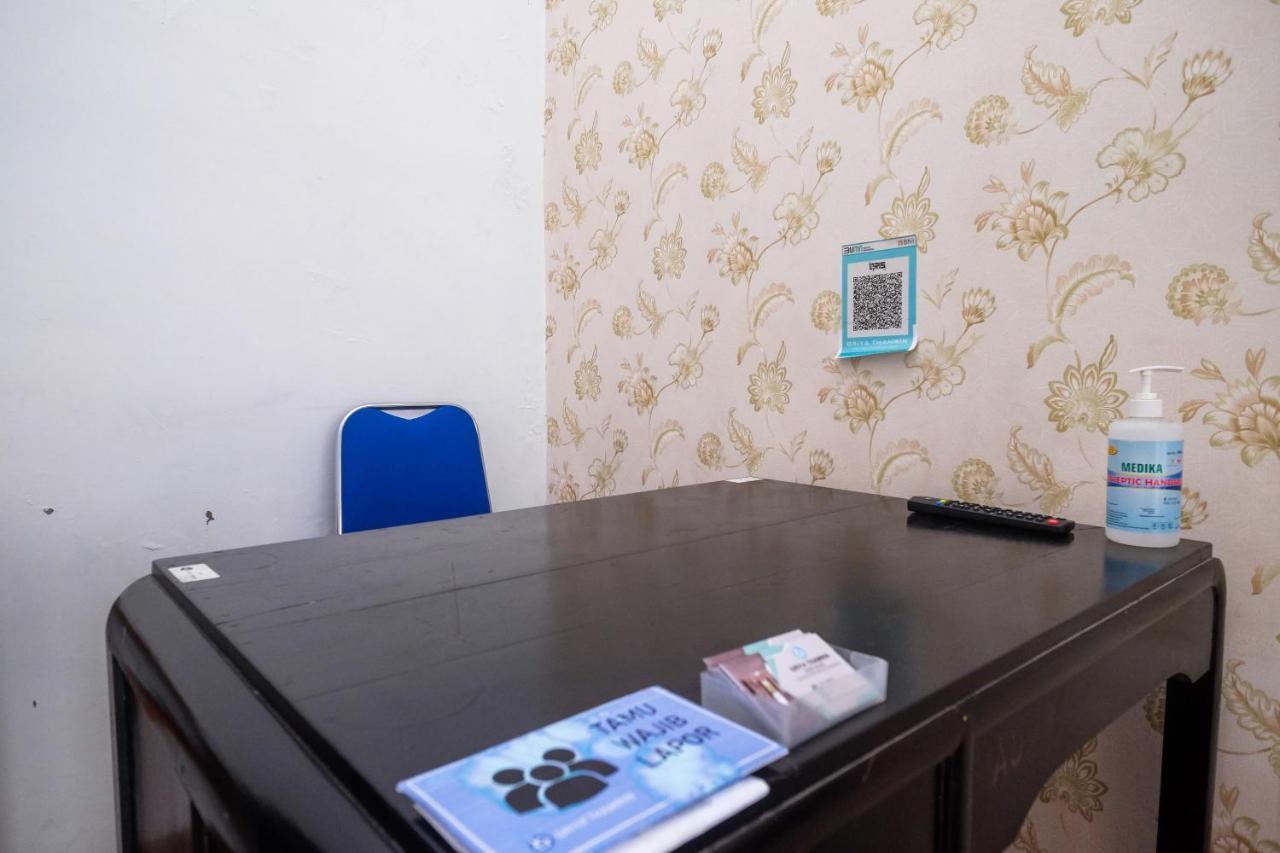 Reddoorz Syariah @ Griya Thamrin Manahan Solo Екстер'єр фото