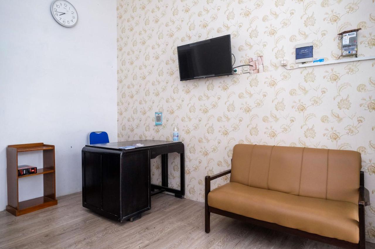 Reddoorz Syariah @ Griya Thamrin Manahan Solo Екстер'єр фото