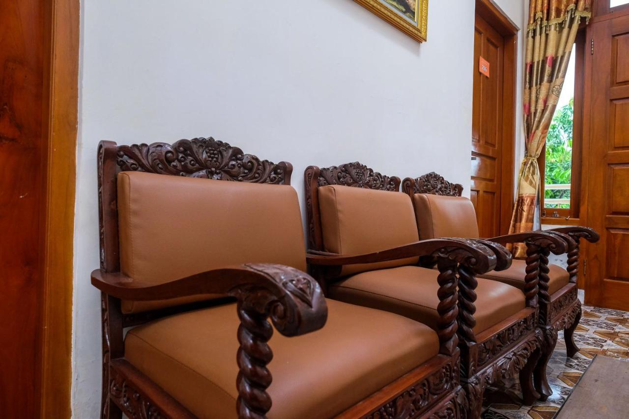 Reddoorz Syariah @ Griya Thamrin Manahan Solo Екстер'єр фото