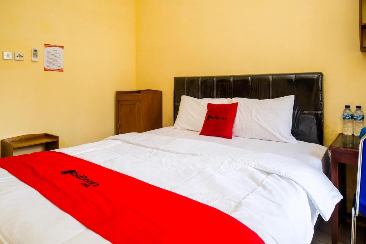 Reddoorz Syariah @ Griya Thamrin Manahan Solo Екстер'єр фото