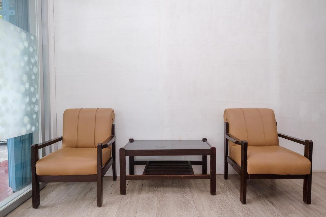 Reddoorz Syariah @ Griya Thamrin Manahan Solo Екстер'єр фото