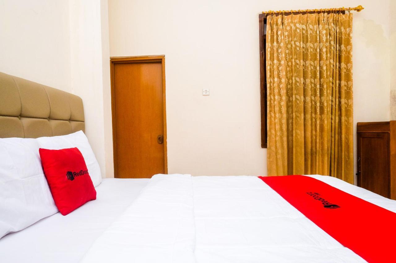 Reddoorz Syariah @ Griya Thamrin Manahan Solo Екстер'єр фото