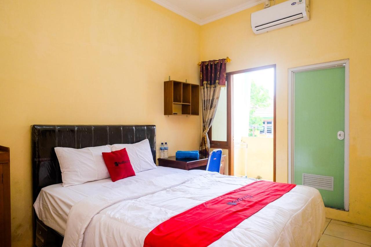 Reddoorz Syariah @ Griya Thamrin Manahan Solo Екстер'єр фото