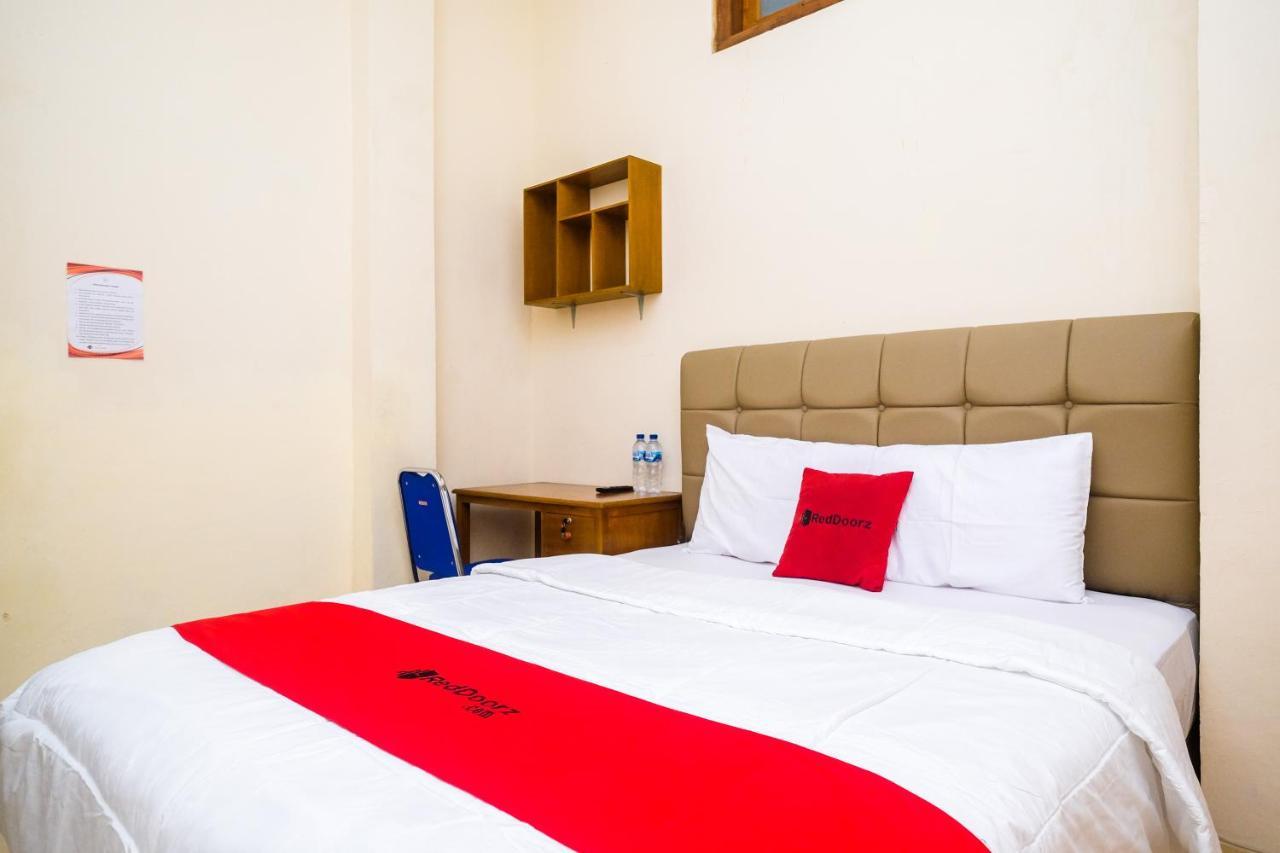 Reddoorz Syariah @ Griya Thamrin Manahan Solo Екстер'єр фото