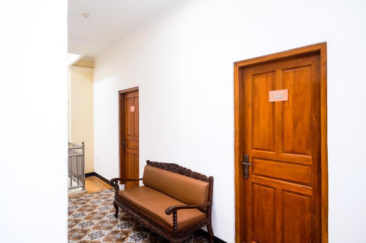 Reddoorz Syariah @ Griya Thamrin Manahan Solo Екстер'єр фото