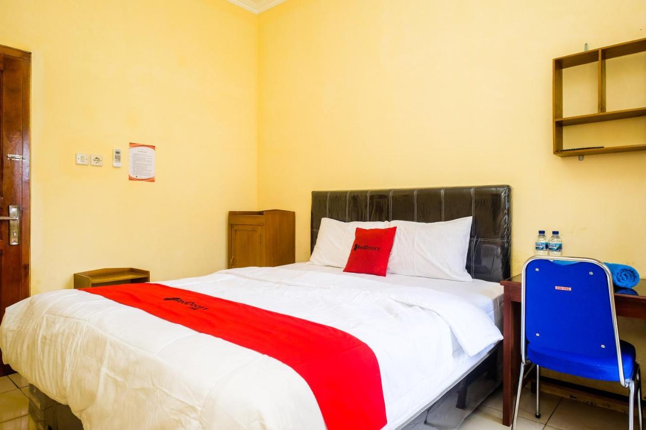 Reddoorz Syariah @ Griya Thamrin Manahan Solo Екстер'єр фото